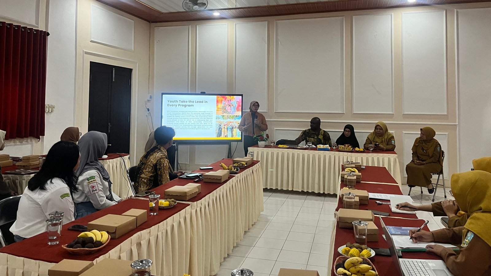 Joseph Odu from HOPE and the RISE Foundation team engaging in an interactive discussion with students, teachers, and agency representatives at SMAN 1 Rogojampi